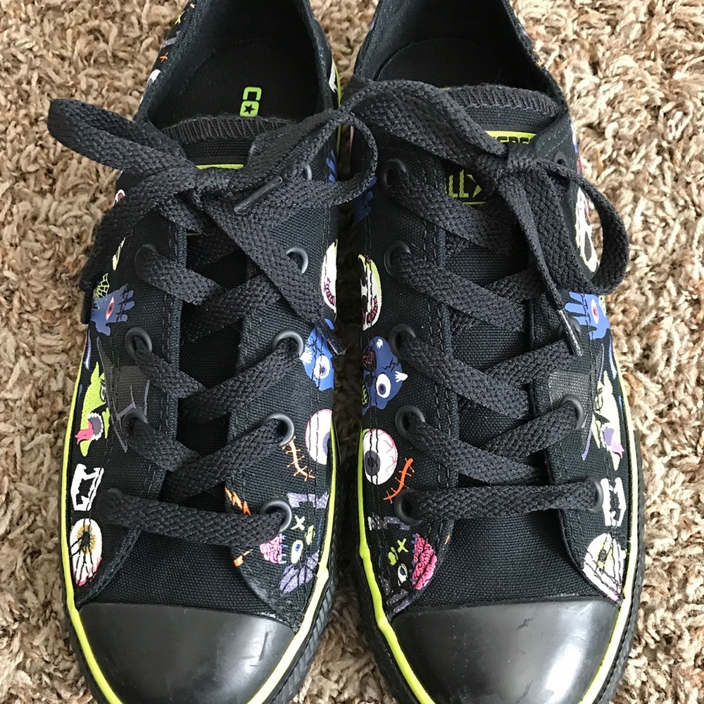 KIDS HALLOWEEN ZOMBIE SKULL EYEBALL MONSTER VAMPIRE BLACK GREEN LOW TOP SHOES 2 - Picture 2 of 7